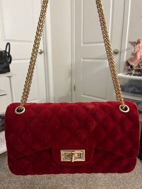 Quilted Red Velvet Shoulder Bag with Gold Chain